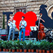 Live jazzy music in front of the City Hall. Yeah - They "Heart" Chianti.